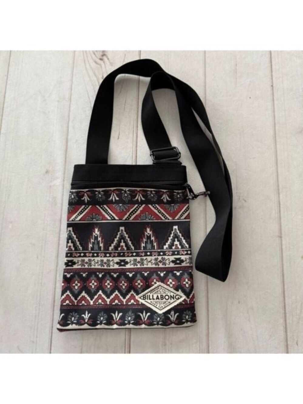 Billabong Aztec Print Multicolor Shoulder Crossbody Bag Purse Boho Casual Travel